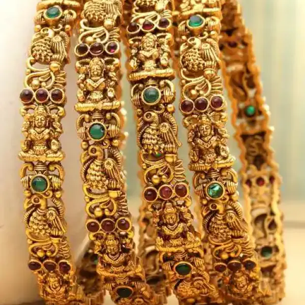 Set of 4 Women Stone-Studded ...